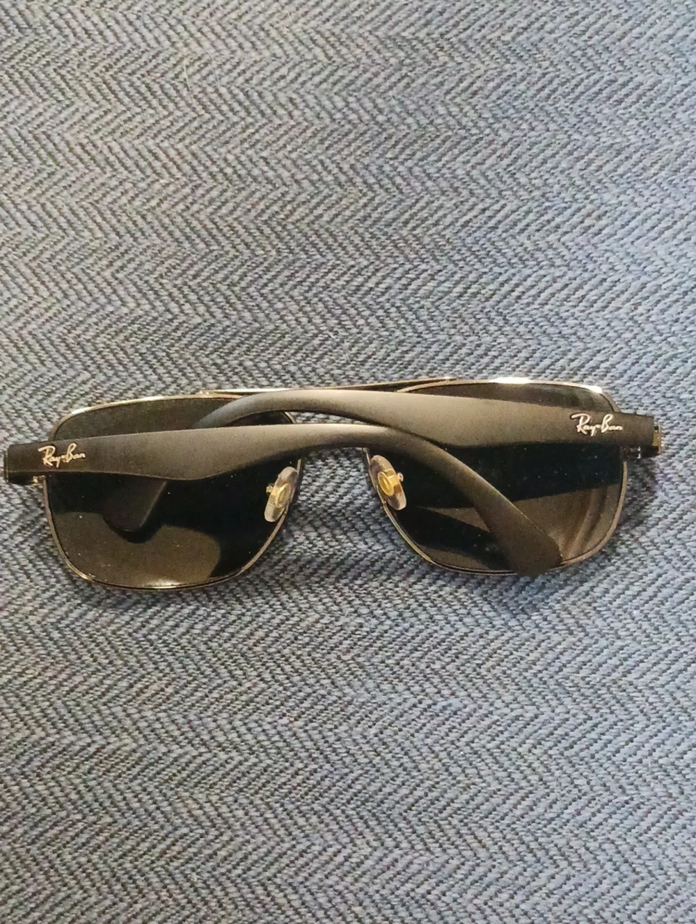 Ray-Ban Aviator Sunglasses in Dark Gray/Black Lenses